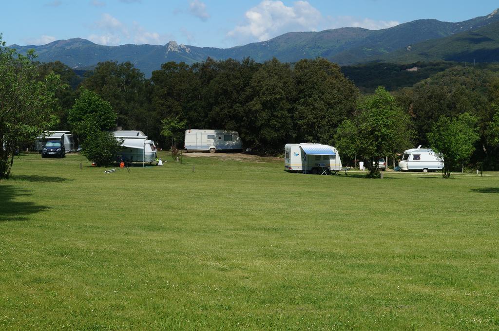 Camping Maçanet de Cabrenys Buitenkant foto